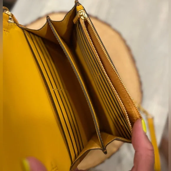 Tory Burch Chain Wallet - Picture 5 of 9